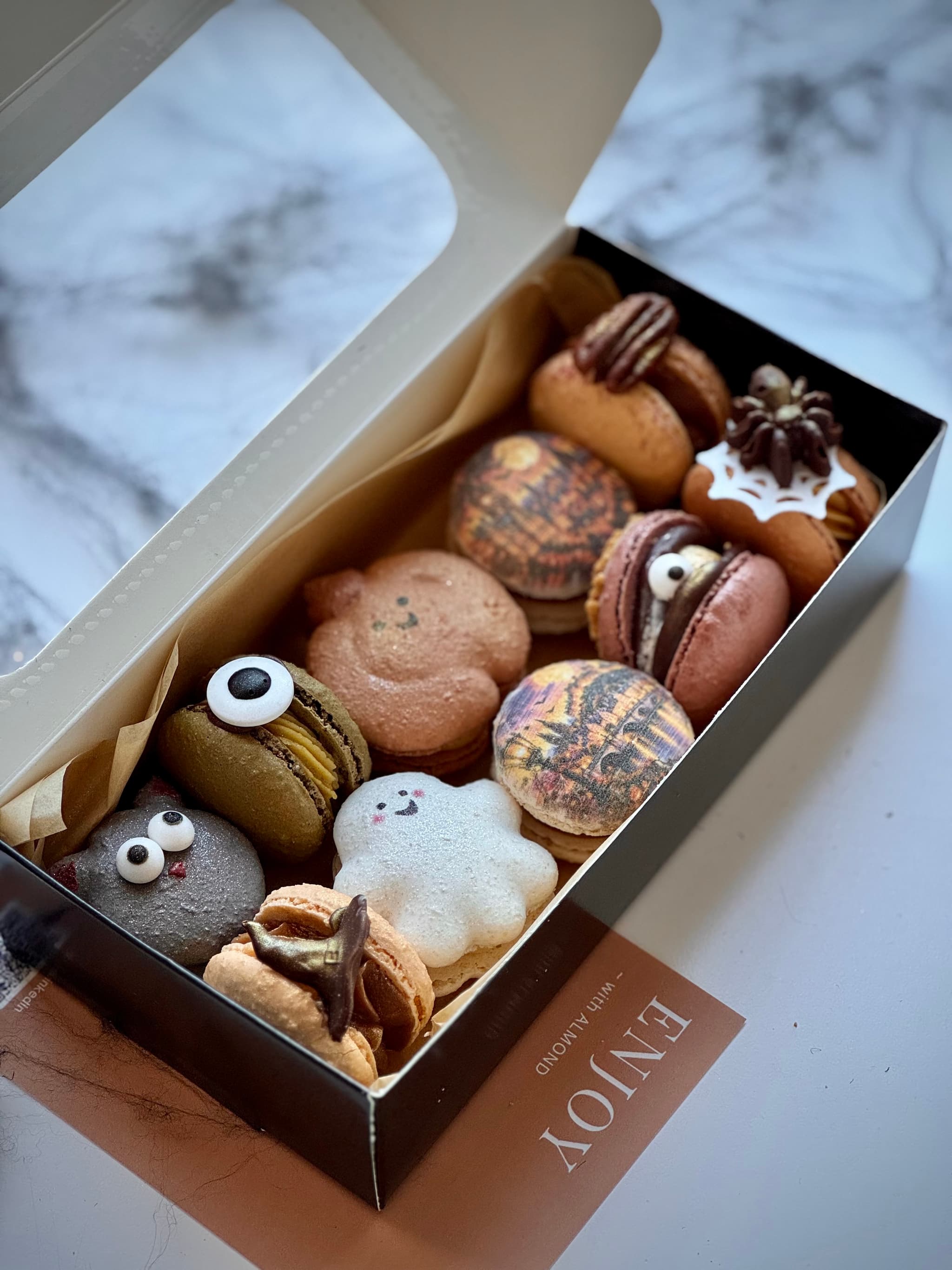 Halloween box 10 macarons